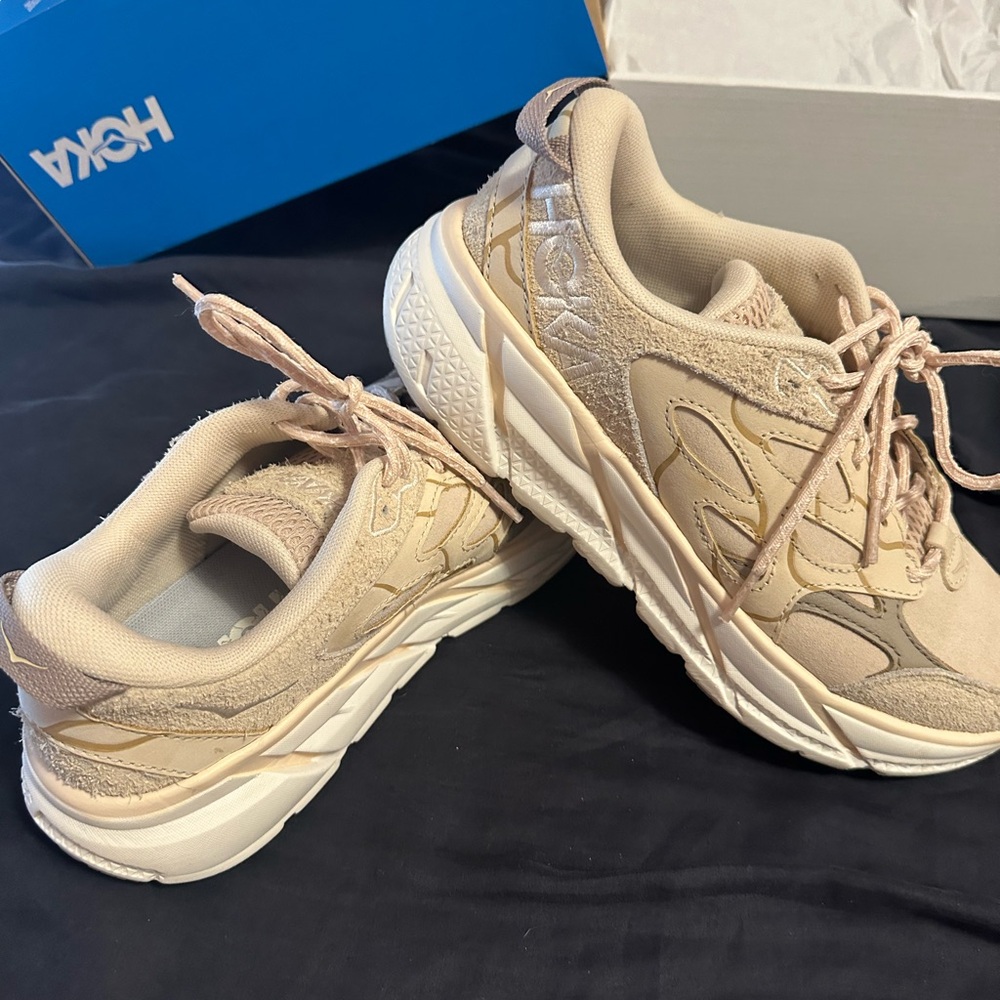 HOKA Elite Terrain System Clifton L
Suede - Picture 2 of 6